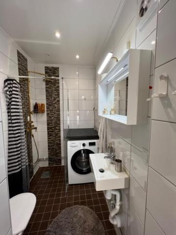 Fresh And Cozy Little House 45Km In Taeby Stockholm Exterior photo